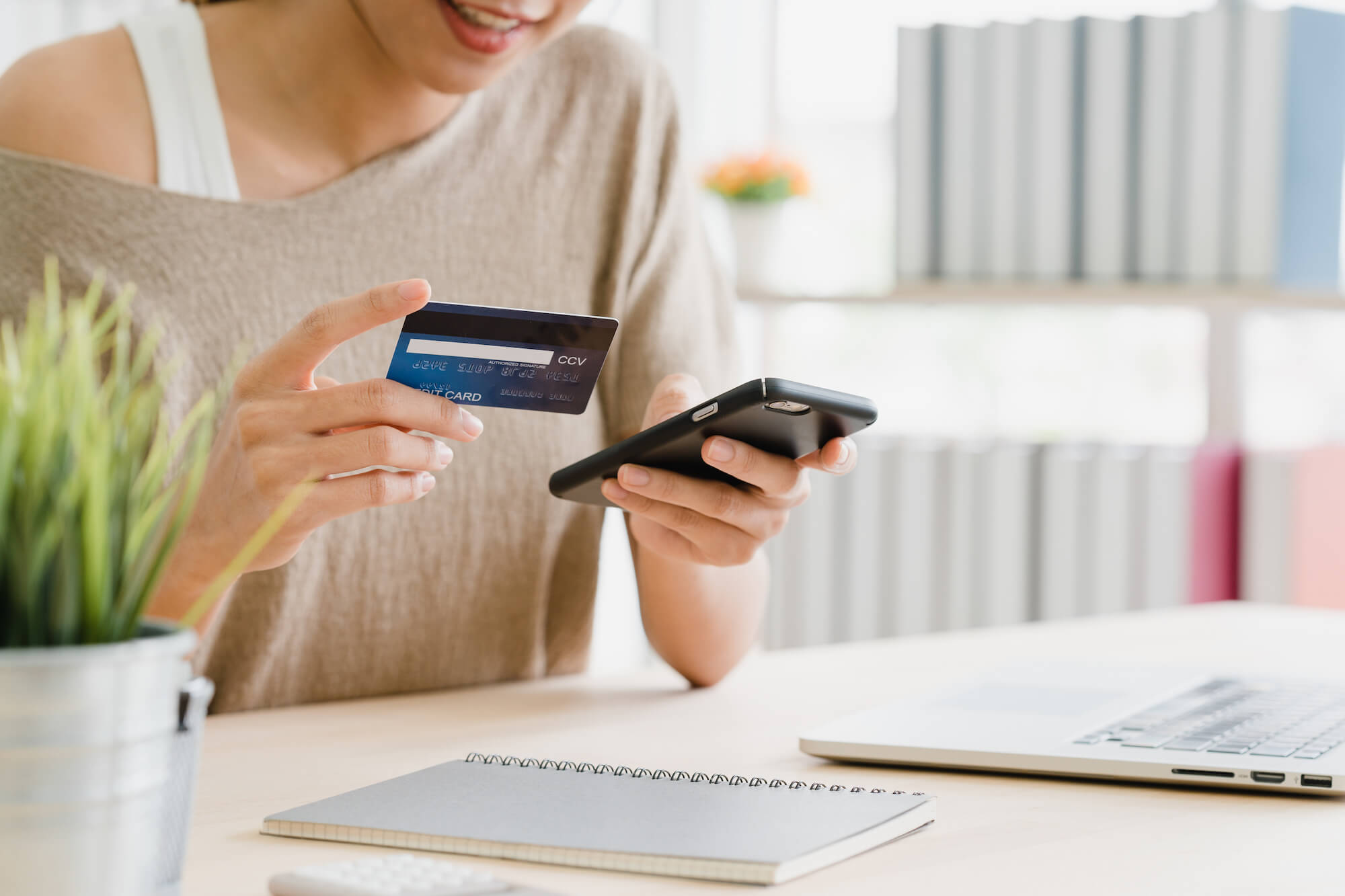 6 eCommerce Strategies For Converting First-Time Visitors Into Buyers