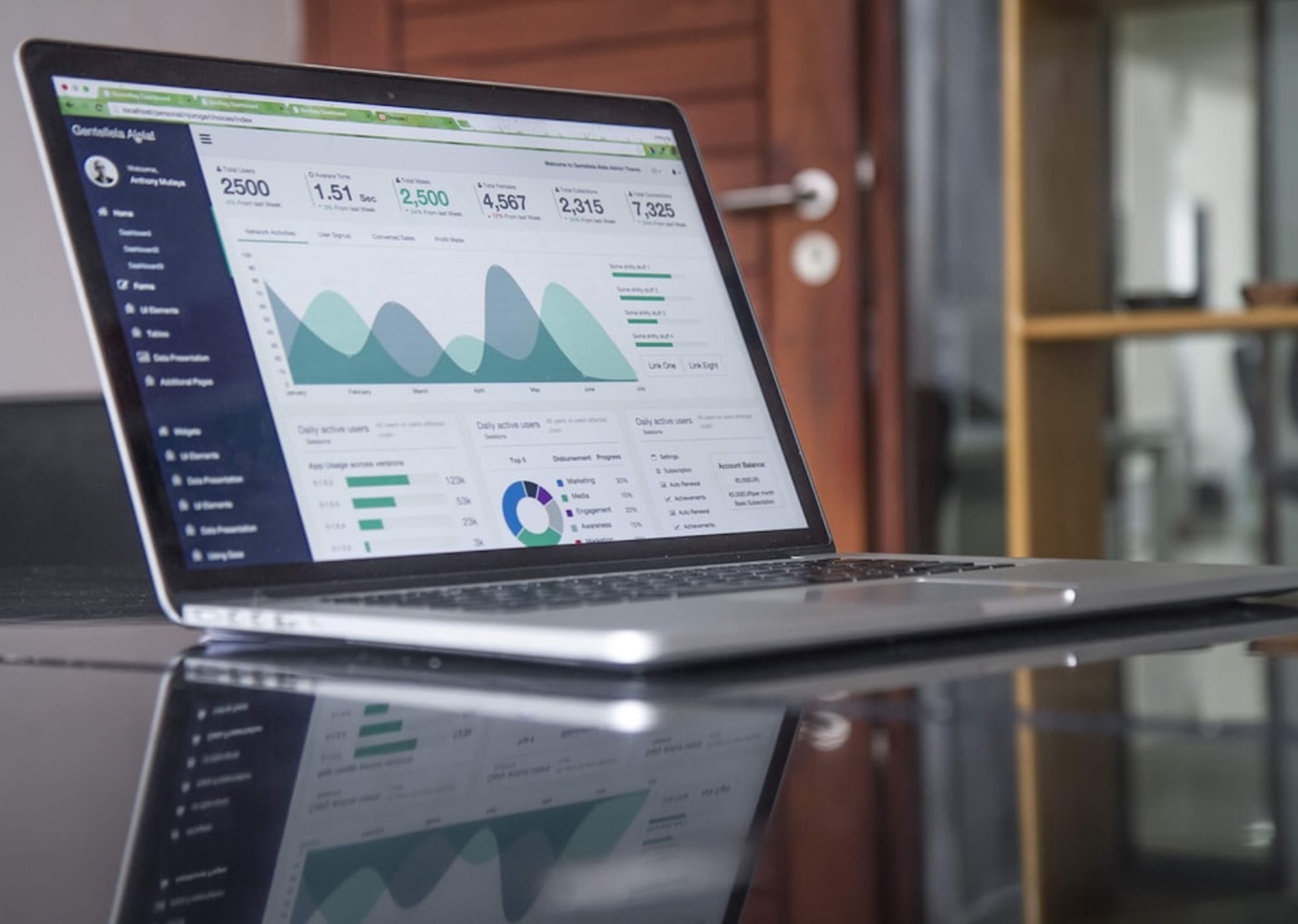 Include Stats And Original Data to Boost Authority | Matchbox Design Group | St. Louis, MO Computer with stats to help boost authority.