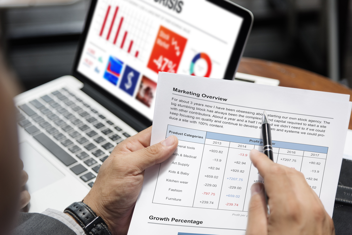 Check out the benefits of mixing the online and offline marketing.