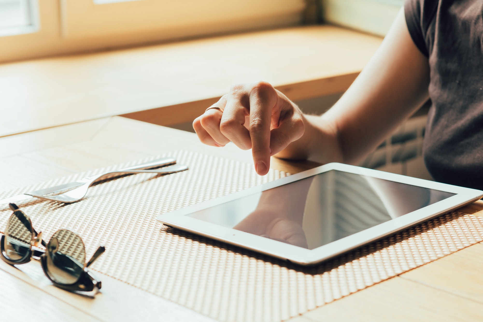 Girl works on her iPod using one of the 7 best productivity apps for iPad pro.