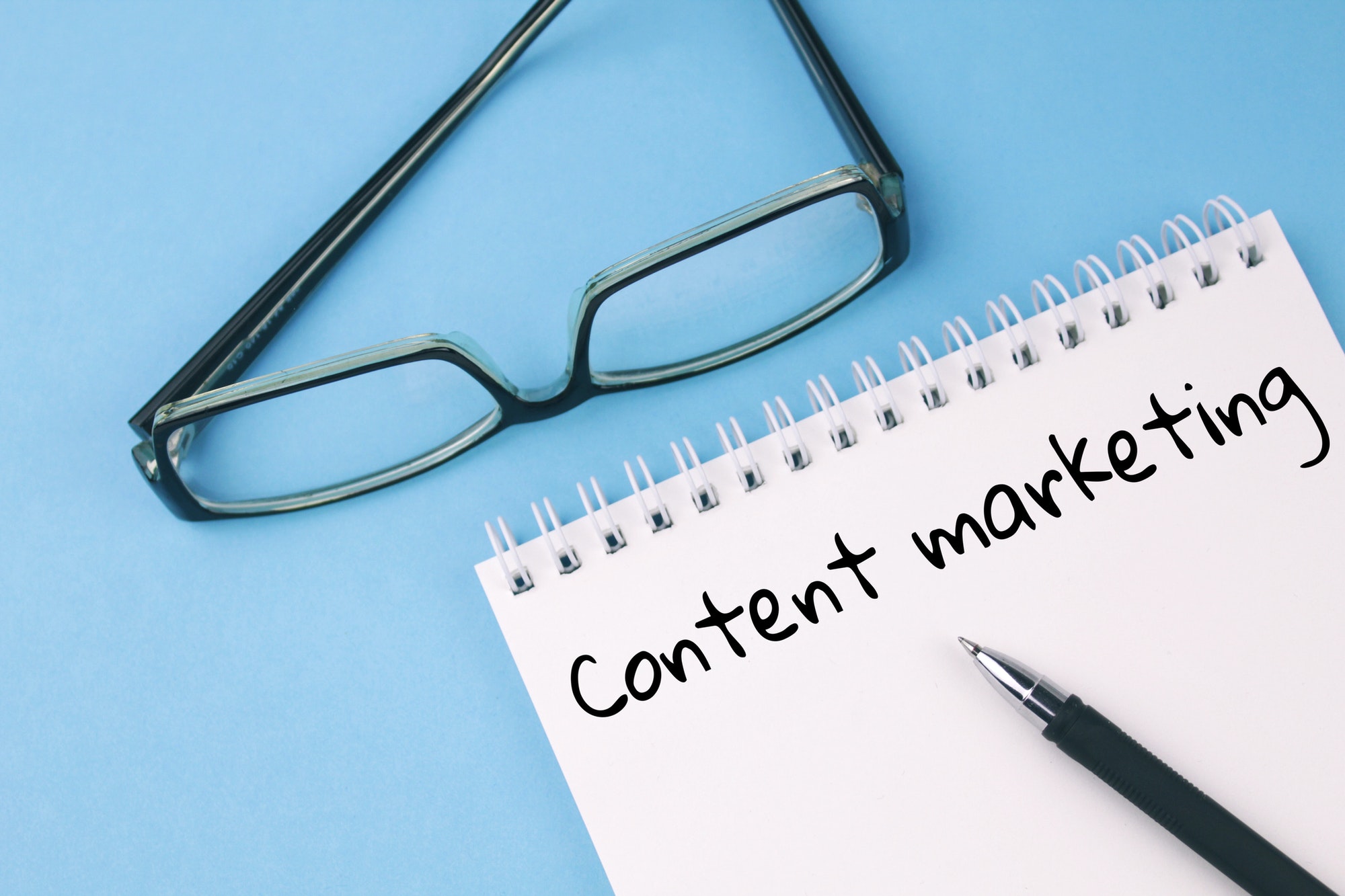 Reading glasses and blank with word content marketing/