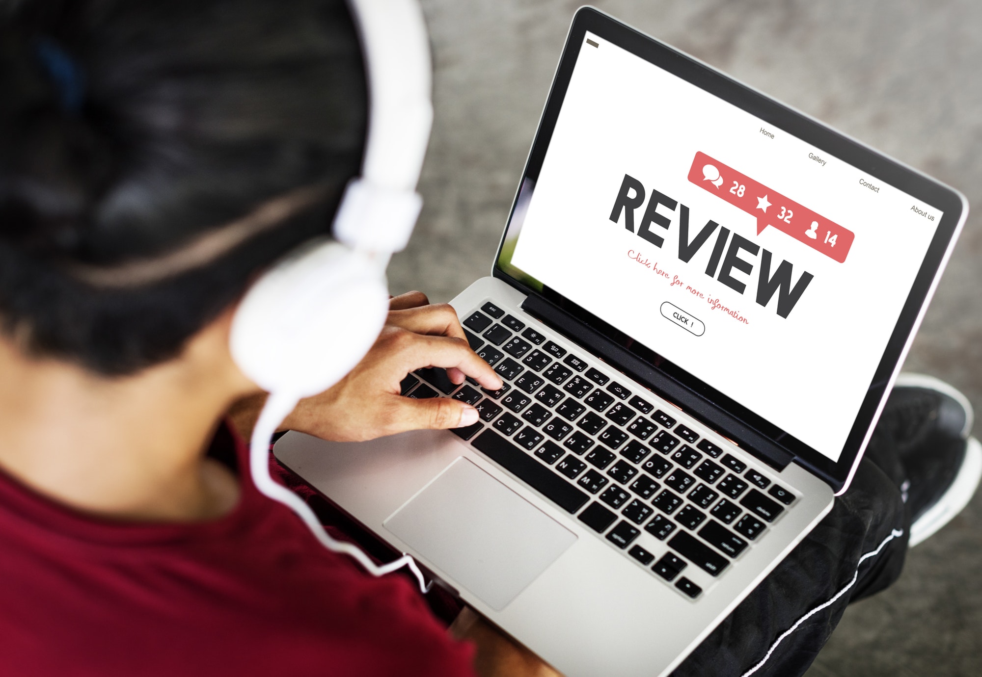 Leaving a review showing the importance of online reviews for your business.