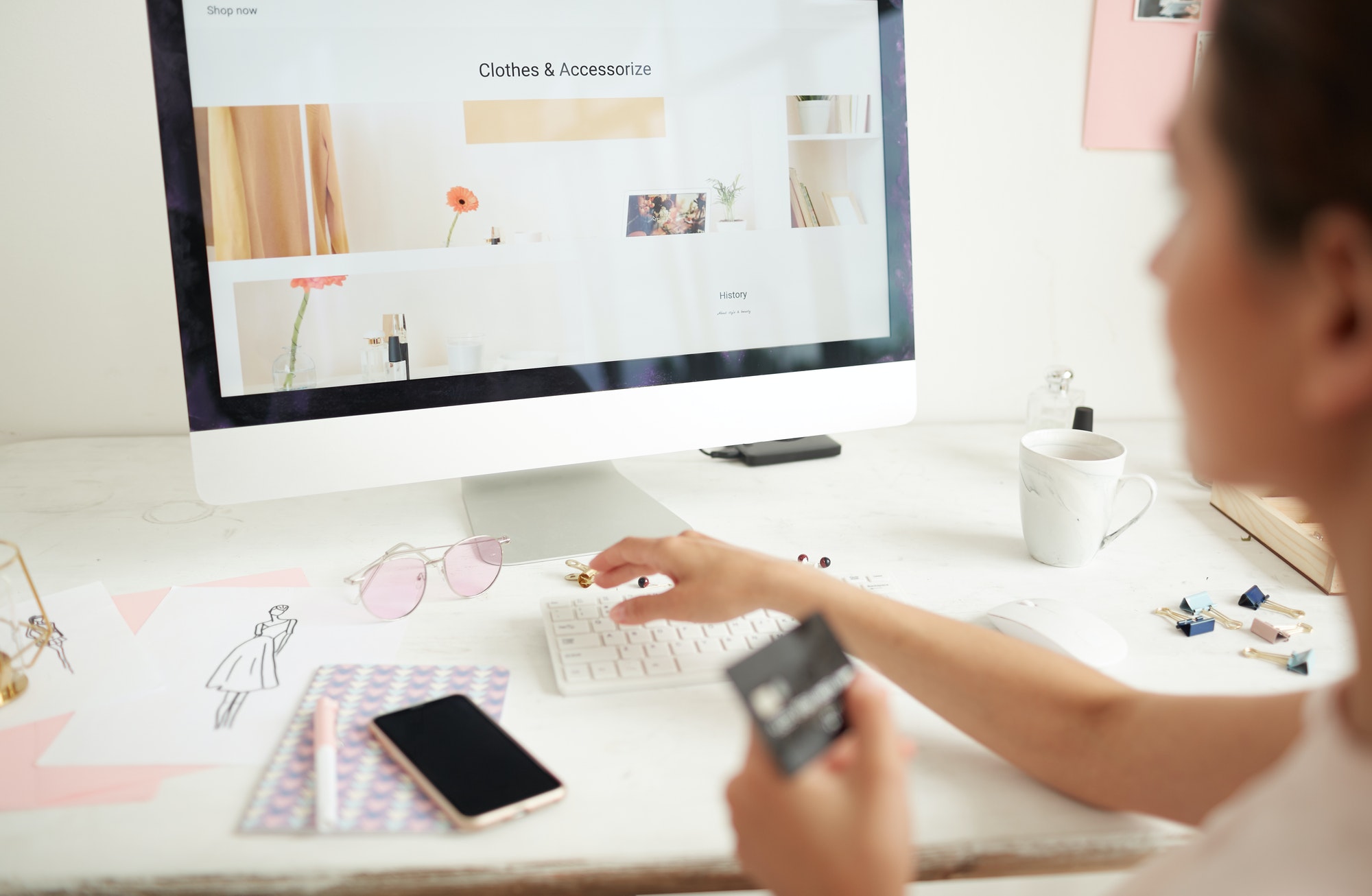 Buying clothing online. Learn how to write better product descriptions for your online store.