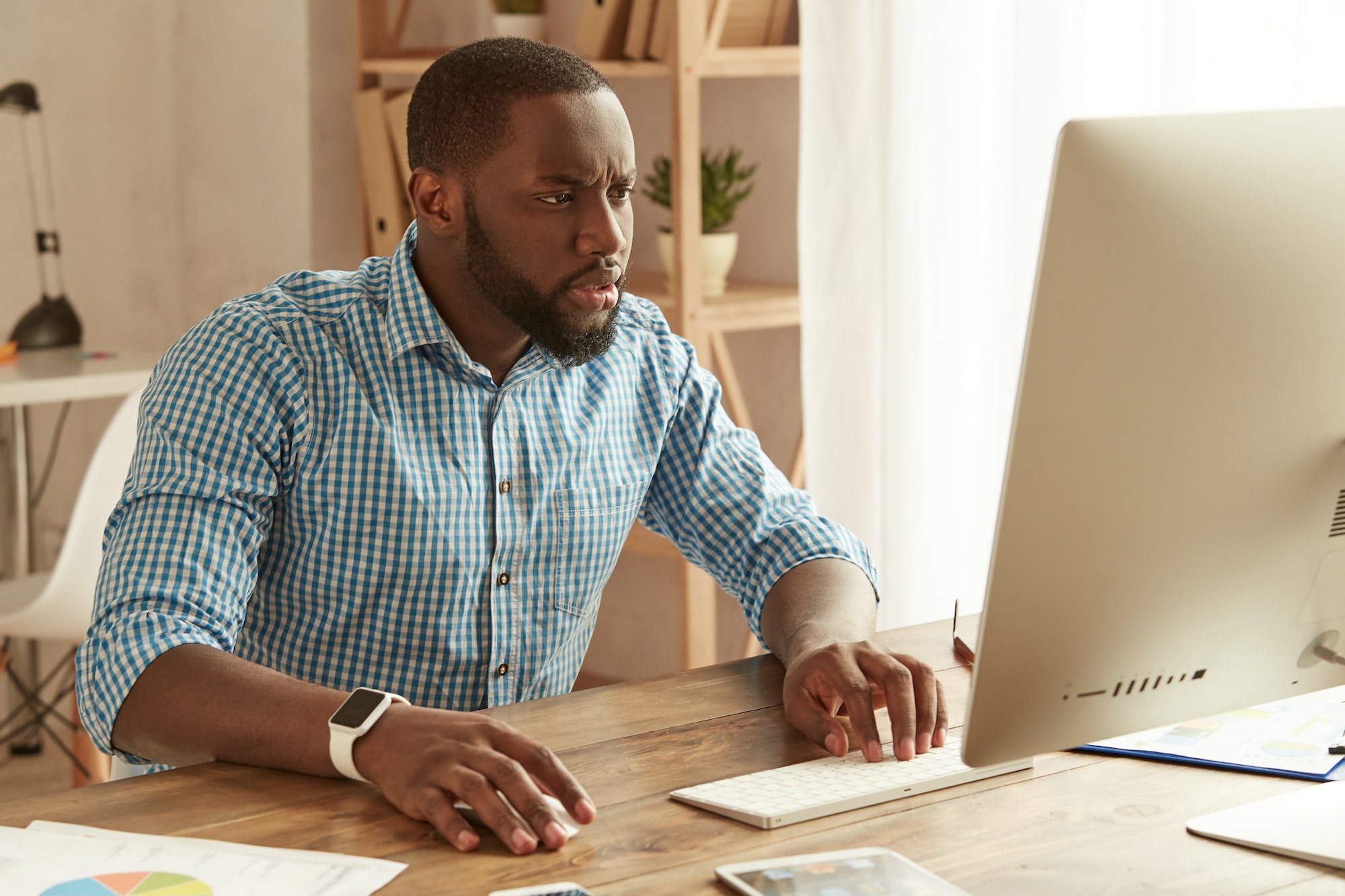 Man concentrating while he thinks about how to organize remote work.