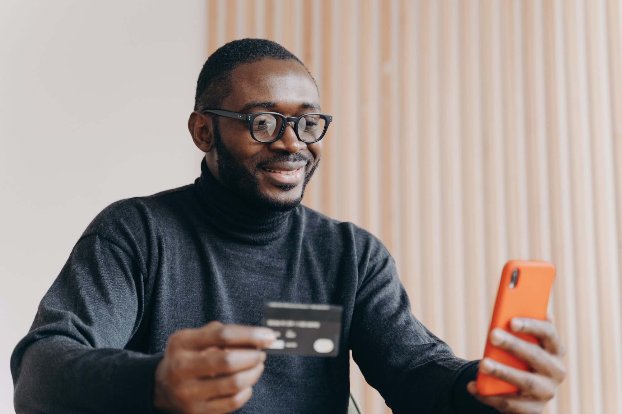 Man using an eCommerce app.