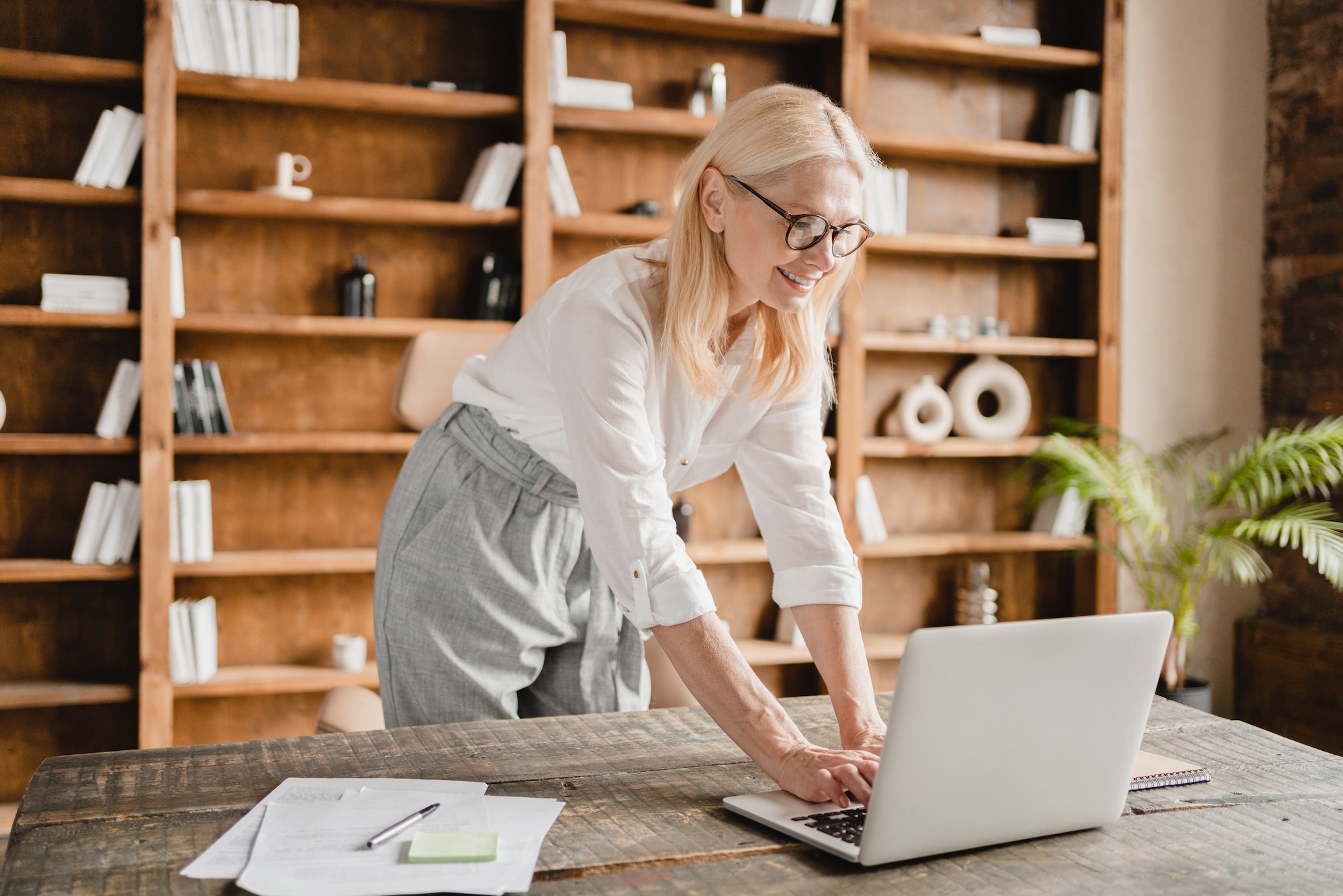 Woman working remotely and collaborating using documentation software