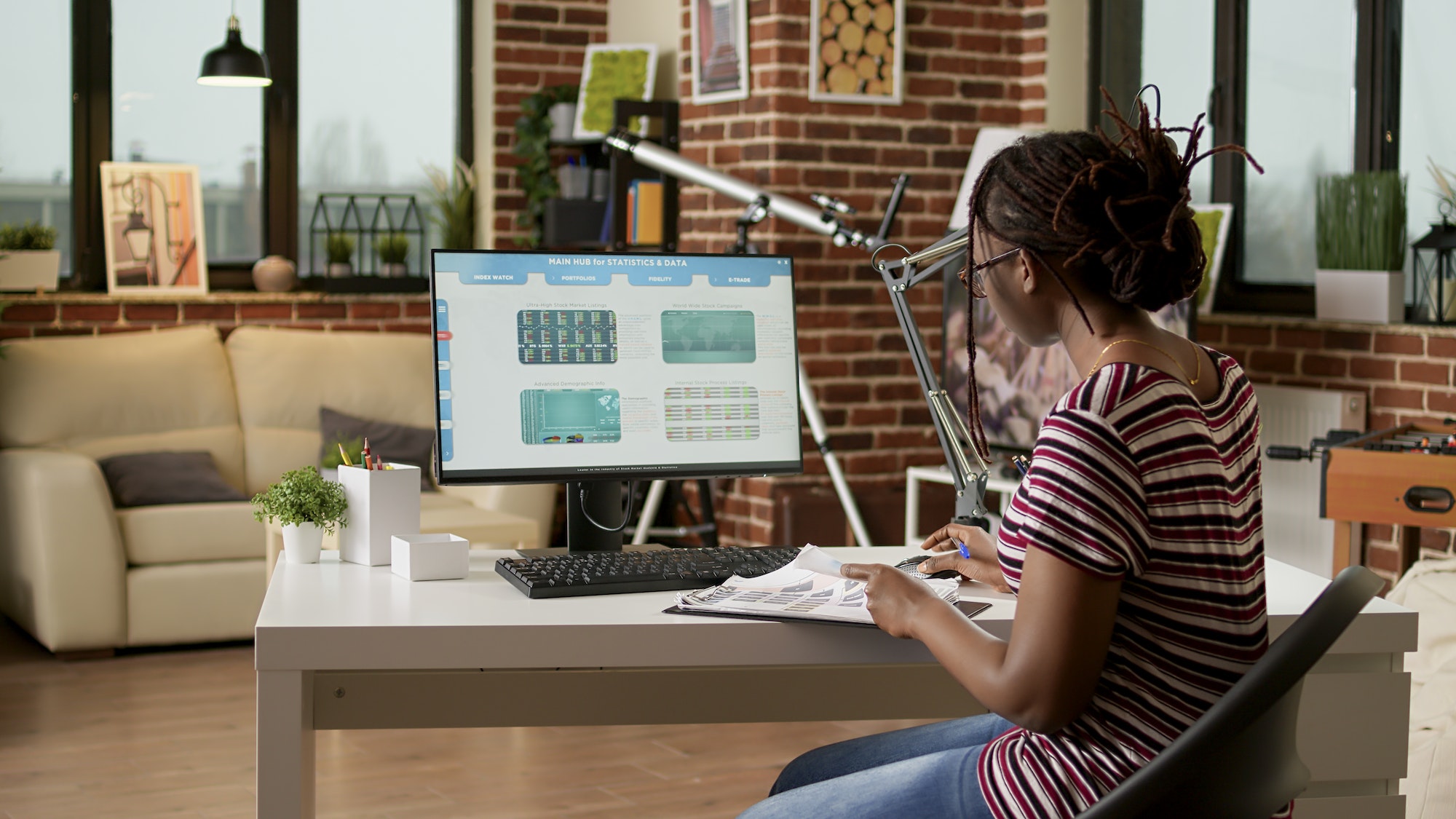 Marketer using automation tools