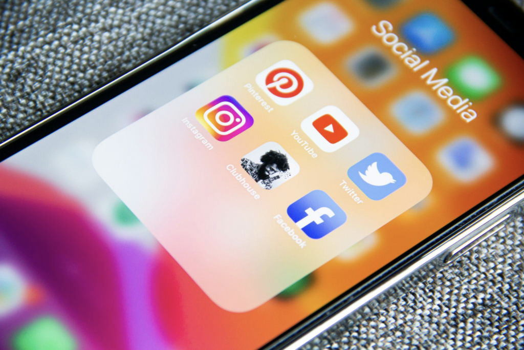 5 Ingredients For Perfect Viral Content Recipe | Matchbox Design Group 5 Ingredients For Perfect Viral Content Recipe. Social Media On A Phone.